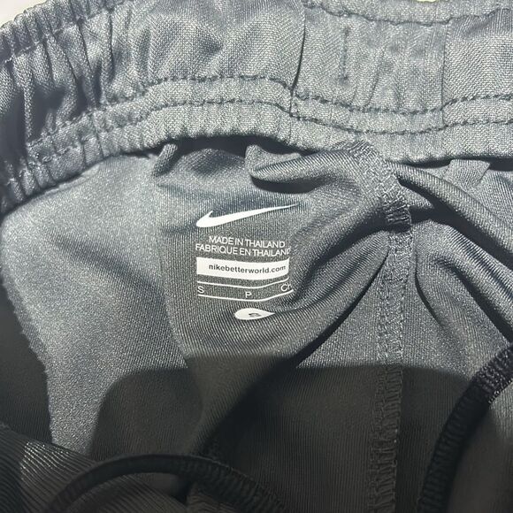 Nike Sweatpants with Pockets - Picture 9 of 9